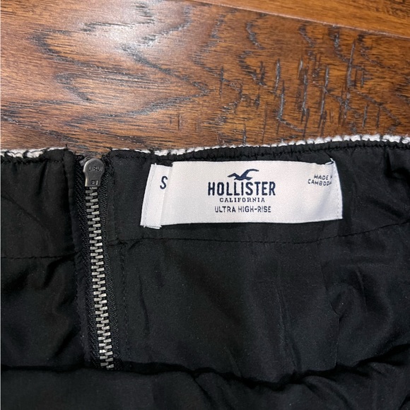 Hollister Ultra High-Rise Houndstooth Mini Skirt - Picture 3 of 3
